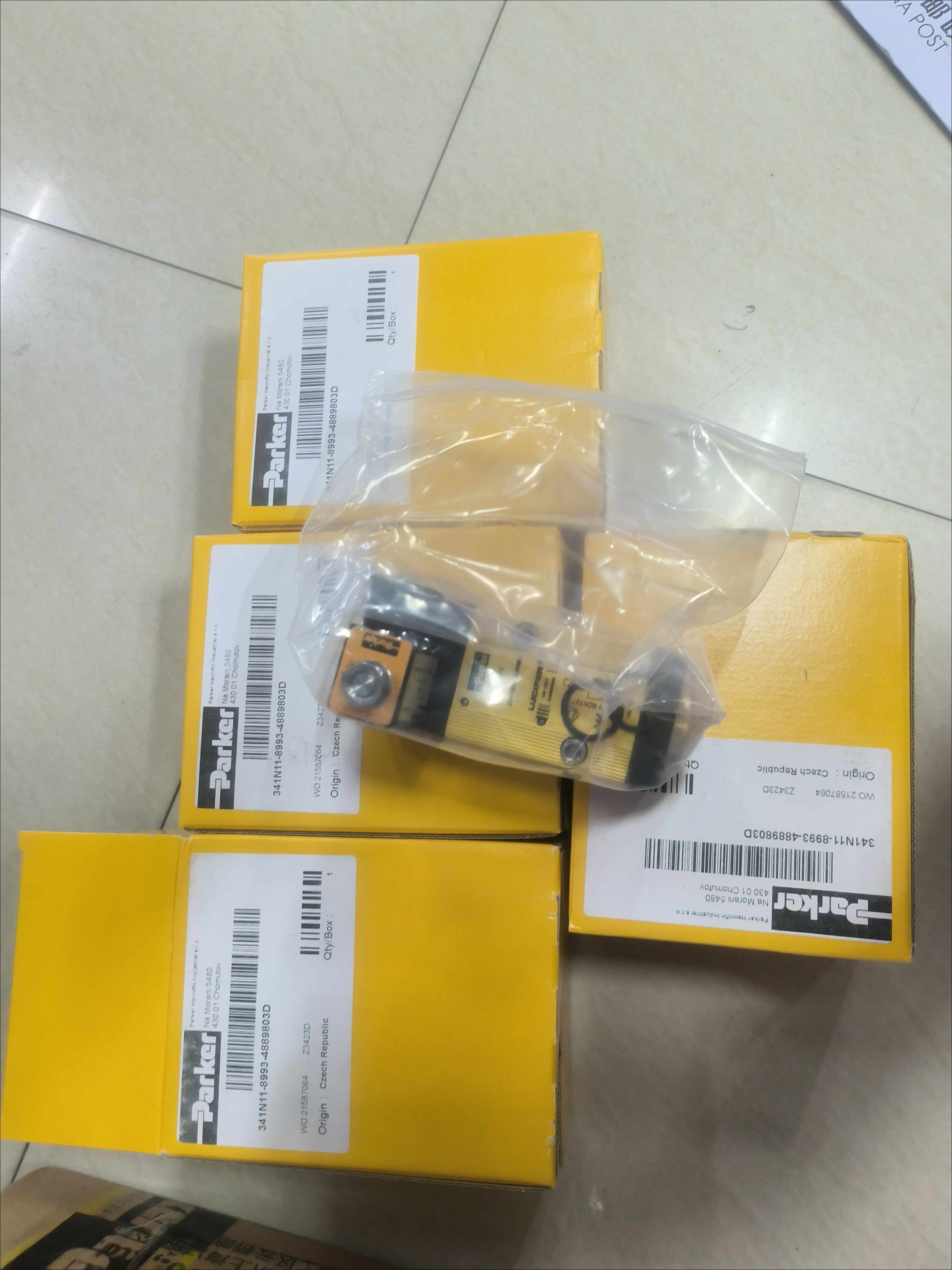 341N11-8993-4889803D   氣動(dòng)電磁閥