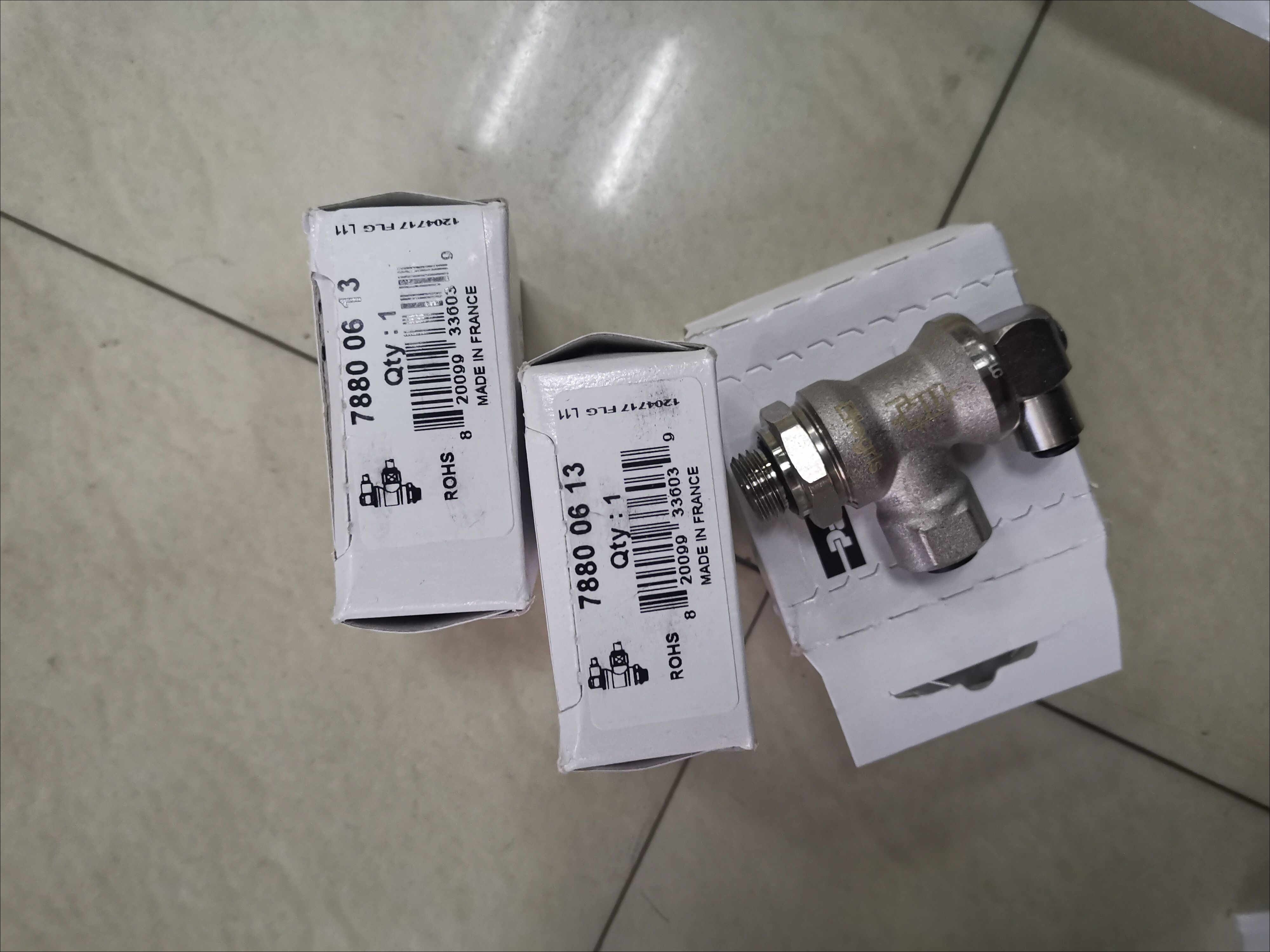 7880 06 13   樂可利管接頭